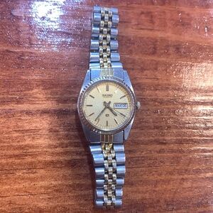 Vintage 1980s Seiko Quartz Two-Tone Watch